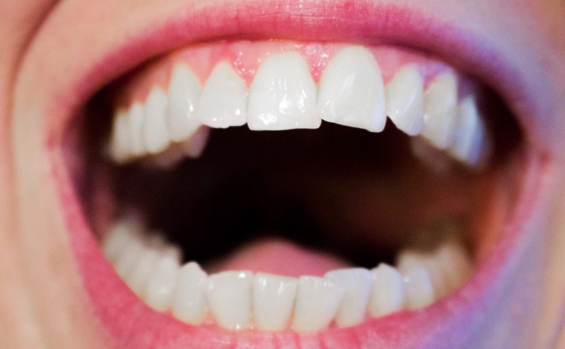 Dzisiejsza technologia używana w salonach stomatologii estetycznej może sprawić, że odbierzemy śliczny uśmiech.