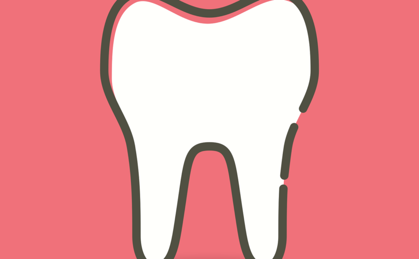 Ładne nienaganne zęby również doskonały cudny uśmieszek to powód do zadowolenia.